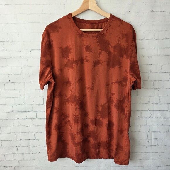 Lululemon Mens Fundamental T-Shirt Shibori Size L / XL Orange Red Tie Dye - Picture 1 of 6